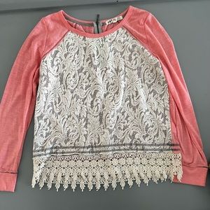 Long sleeve fun top in Cotton lace & eyelet